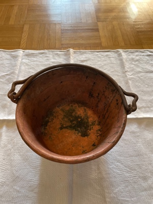 alter schwerer handgearbeiteter Kupferkessel Bild 2