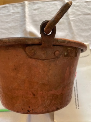 alter schwerer handgearbeiteter Kupferkessel Bild 4
