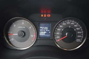 Subaru Forester OHNE FAHRZEUGPAPIERE,XENON,KAMERA,AHK. Bild 5