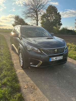 Peugeot 5008 Active PureTech 130 mit AHK und 7 Sitzen