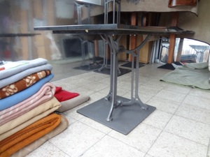 Tisch mit Steinplatte 110 x 70 cm H 75 cm, Sockel Metallfuß Bild 4