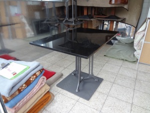 Tisch mit Steinplatte 110 x 70 cm H 75 cm, Sockel Metallfuß Bild 3