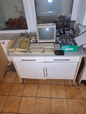 Commodore Amiga 500 mit Monitor Joysticks und Zubehör und ca. 500 Spiele 