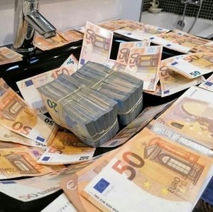 Klonkarten und Euro-Banknoten verfügbar. Kontaktieren Sie mich einfach über WhatsApp, um Ihre zu erh