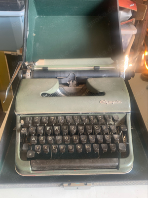 Schreibmaschine Olympia inklusive Koffer