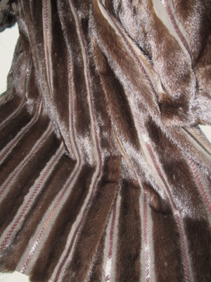 Damen Nerzmantel mit Schlangenapplikation Gr. 44 - 46 VB 299 Eur.