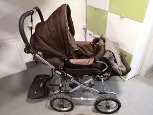 Schöner Kinderwagen Emmaljunga mit großer Wanne, Sportsitz und Stehbrett für größere Geschwister