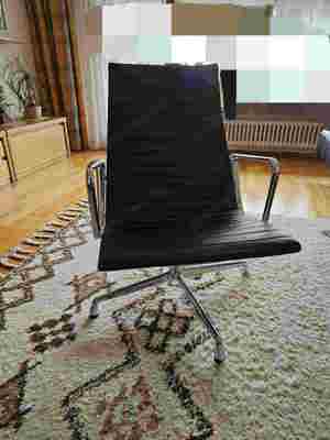 Vitra Eames Aluminium Chair EA 116   Leder schwarz   Glanzchrom