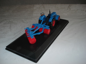 Eicher Wotan 2 mit Scheibenegge 1:43 Acylglas Vitrine neuwerig unbespielt Bild 9