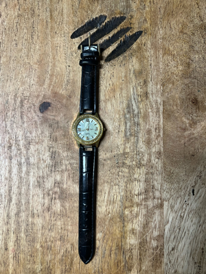 Quartz Uhr Schwarz Gold