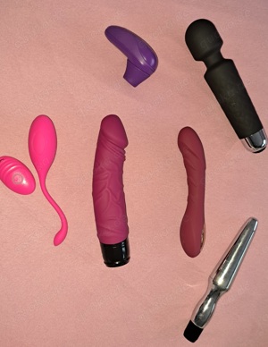 Verkaufe Dildos und getragene Unterwäsche  Bild 7