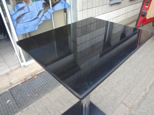 Stehtische, Metallfuß, Steinplatte  50 x 70 cm, H 112 cm
