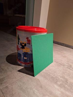 LEGO Steine Eimer mit zusätzlicher Bauplatte
