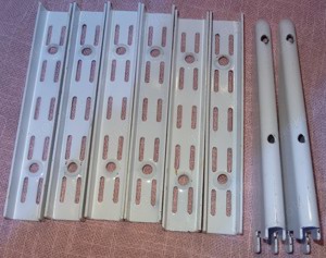D Spur Regale Doppelschlitz  8 Teile Stahl weis =Wandschiene 6 Stk 17x2,2   16,5 Ablagehalterung 2 S Bild 7