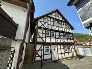 Wohnhaus mit kleinen Garten zu verkaufen.
