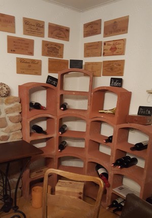 Regale für Weinlagerung