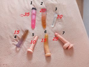 Paar bietet von ihr oder ihm benutzte Dildos