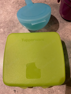 Vier Tupperbehälter, verschiedene 