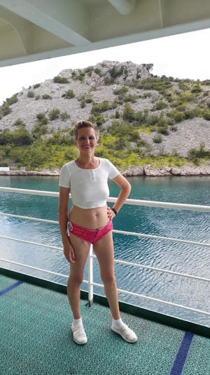 Deutsche geschiedene MILF Sandra 