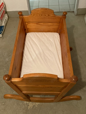 Babywiege aus Holz