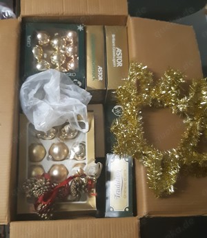 großer Karton mit Weihnachtssachen; insbesondere Weihnachtskugeln und viele andere Weihnachtssachen Bild 3