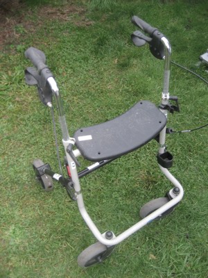 Gehwagen Rollator Altenhelfer Gehhilfe mit Sitz bis 130 kg