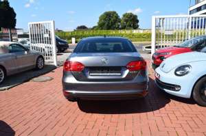 Volkswagen Jetta Bild 2