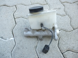  Orig. Mazda 323 Hauptbremszylinder + Ausgleichsbehälter