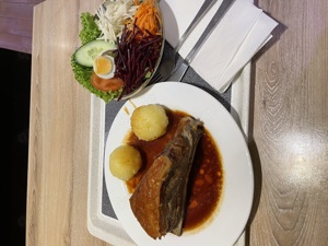 Wer lädt einsamen Rentner zum gemeinsamen Mittagessen ein 