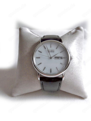 Neuwertige Armbanduhr von Citizen