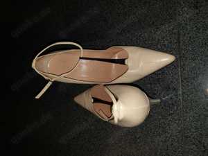 Spangen Pumps Beige Gr39 getragen