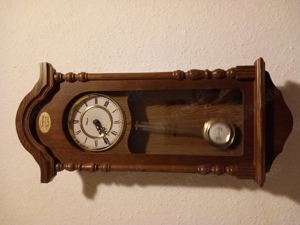 Tempus Fugit Wanduhr mit Pendel 