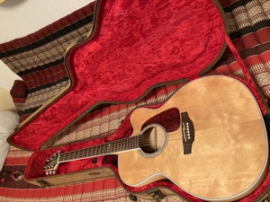 Takamine Jumbo 