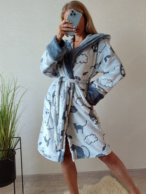 Bademantel mit Katzenmotiv