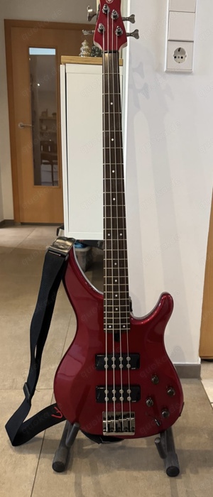 Yamaha E-Bass mit  Tasche und Ständer