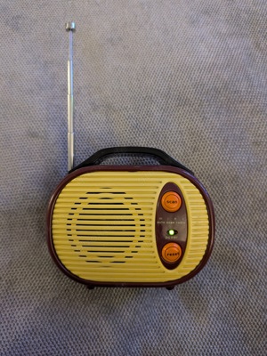 Miniatur-Radio im Retro-Design