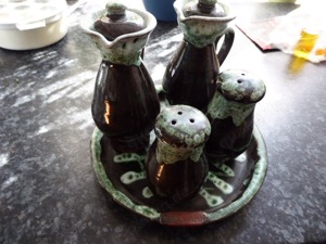 Essig- & Öl-Kännchen und Salz & Pfeffer-Streuer