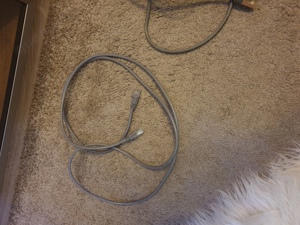 Wir geben 1 LAN Kabel ab 