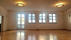 Heller Seminarraum in der Münchner Innenstadt Bild 8