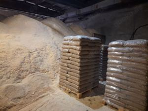 Holzpellets, weiße Pellets