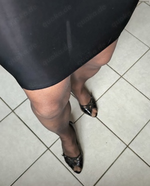 devoter passiver Mann sucht Strumpfhosen und Nylons Liebhaber und Liebhaberin Bild 7