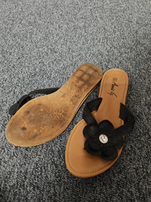 Getragene Sommerschüchen Sandalen