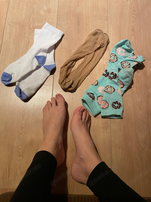 verschiedene Socken zu verkaufen