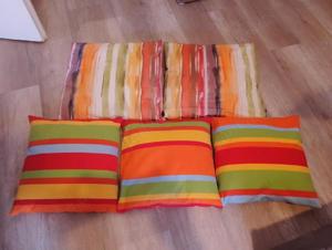 5 moderne Deko - Kissen nur zusammen abzugeben 