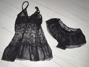 Getragenes Negligee mit Höschen 