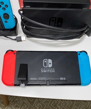 Nintendo Switch 4 joycon + 5 Spiele Bild 2