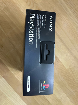 Sony PlayStation 5 DualSense 30th Anniversary Limited Edition Controller Bild 3