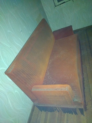 Rotes Sofa mit Fransen Bild 2