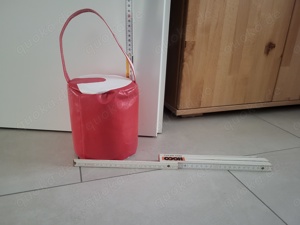 Türstopper aus LKW Plane. Durchmesser ca.15cm, höhe ca.15cm u. ca. 1,9 Kg schwer.