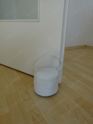 Türstopper aus Echtleder. Durchmesser ca.15cm, höhe ca.15cm u. 1,5Kg schwer.